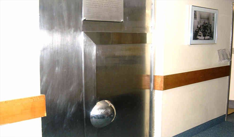 Die Tür des Zeitkapsel-Zimmer